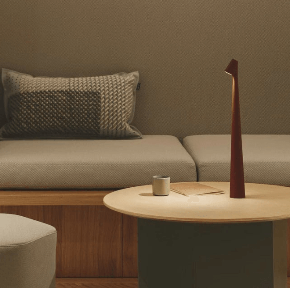 Moderne Tischlampe mit Touchsteuerung und dimmbarer Helligkeit