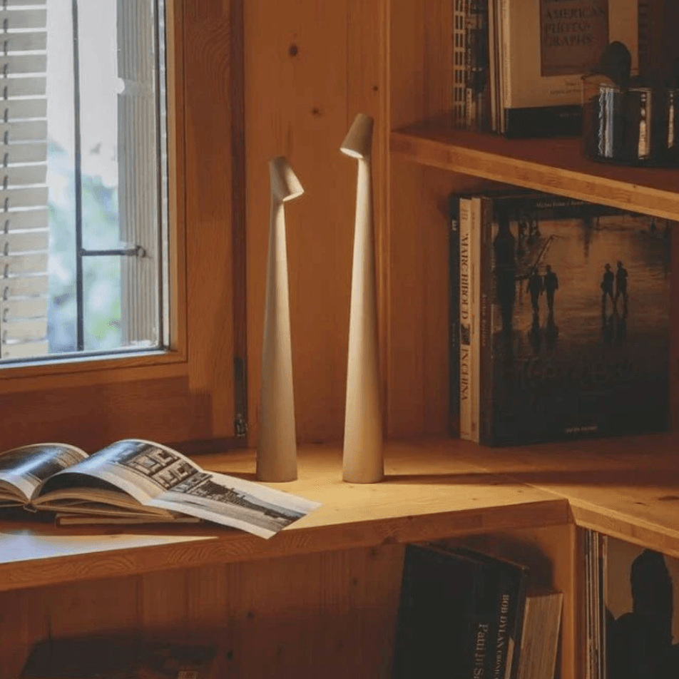 Moderne Tischlampe mit Touchsteuerung und dimmbarer Helligkeit