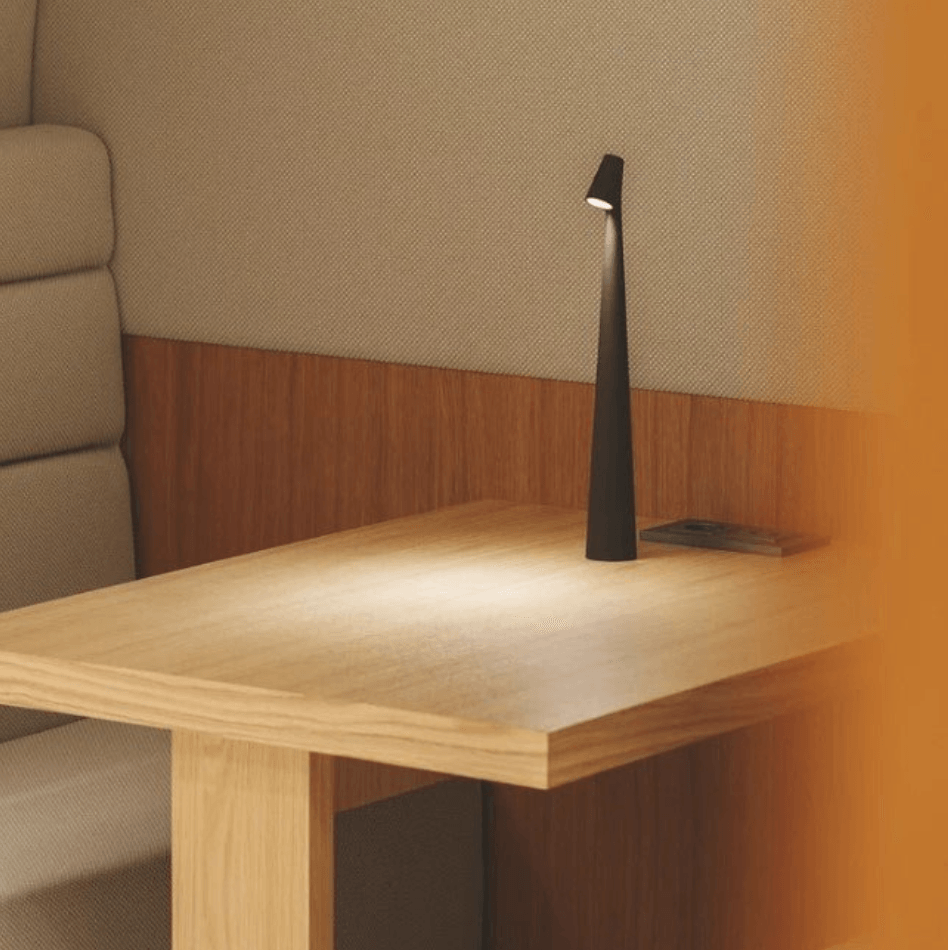 Moderne Tischlampe mit Touchsteuerung und dimmbarer Helligkeit