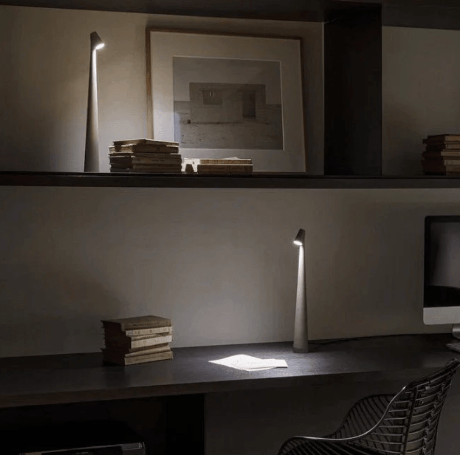 Moderne Tischlampe mit Touchsteuerung und dimmbarer Helligkeit