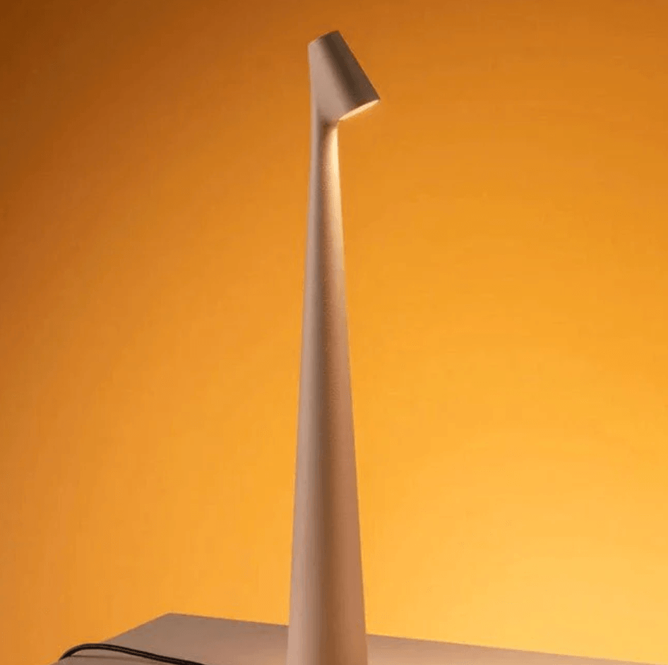 Moderne Tischlampe mit Touchsteuerung und dimmbarer Helligkeit