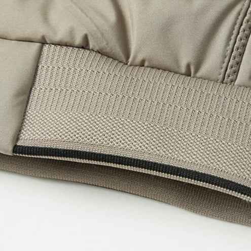 Elegante urbane Jacke mit Schutzhülle