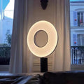 Elegante lampada da tavolo LED moderna per un'illuminazione di stile