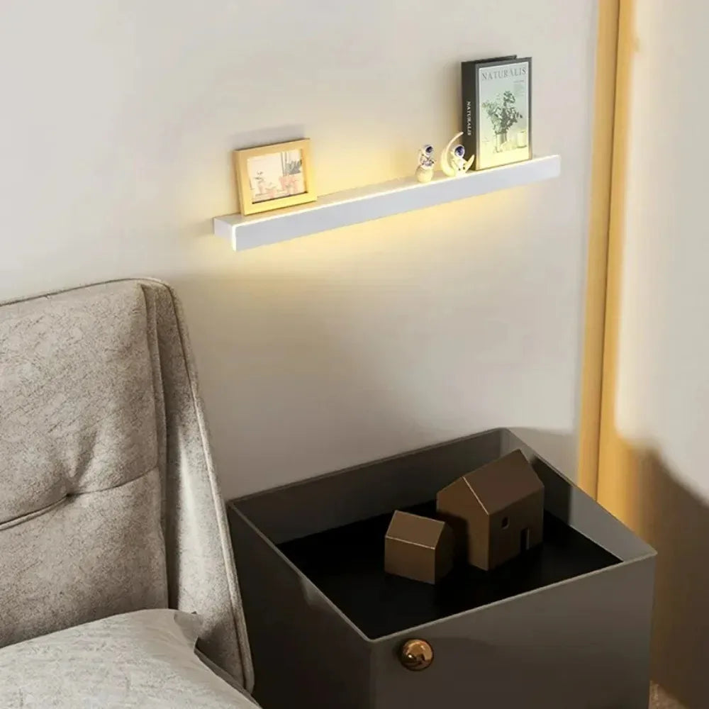 Luntheris - Energieeffiziente LED-Wandleuchte mit praktischem Nachttablett für Atmosphäre und Funktionalität