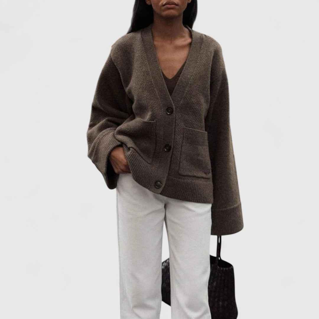 Bella – Strickschal mit V-Ausschnitt für einen schicken und warmen Look