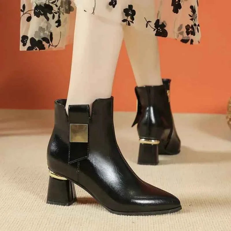 Sabrina | Elegante goldene Stiefeletten mit Absatz