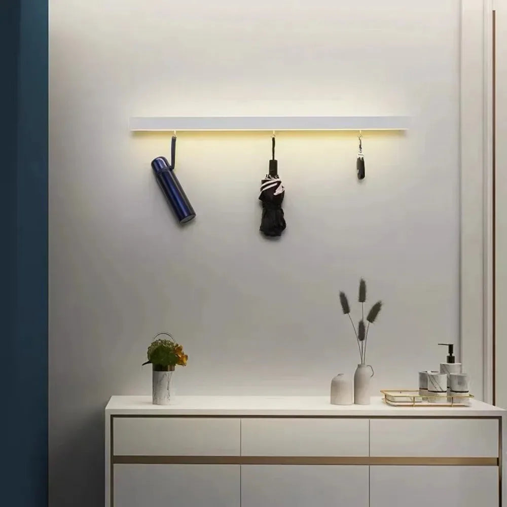 Luntheris - Energieeffiziente LED-Wandleuchte mit praktischem Nachttablett für Atmosphäre und Funktionalität