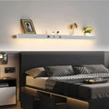 Lámpara de pared LED eficiente con práctico estante nocturno para ambiente y funcionalidad