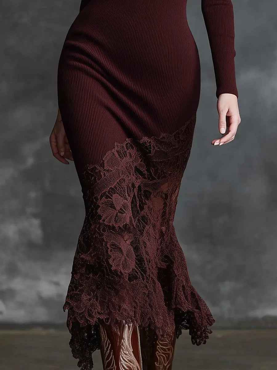 Sophistication trifft Eleganz: Burgunderfarbenes Maxikleid mit hohem Kragen und Spitzenkante