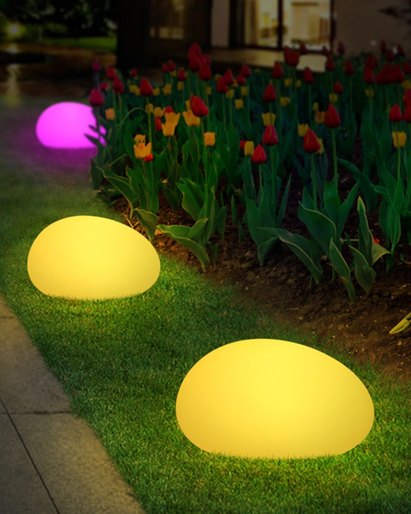 Solarbetriebene RGB Gartenlampe aus Metall und Acryl 5