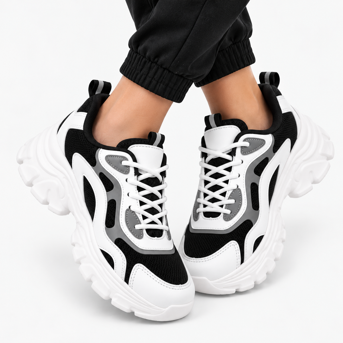Steigere deinen Stil mit trendigen Plateau-Chunky-Sneakern