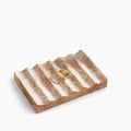 Elegante lastra di roccia canalizzata – Design raffinato in pietra naturale per un arredamento interno distinto
