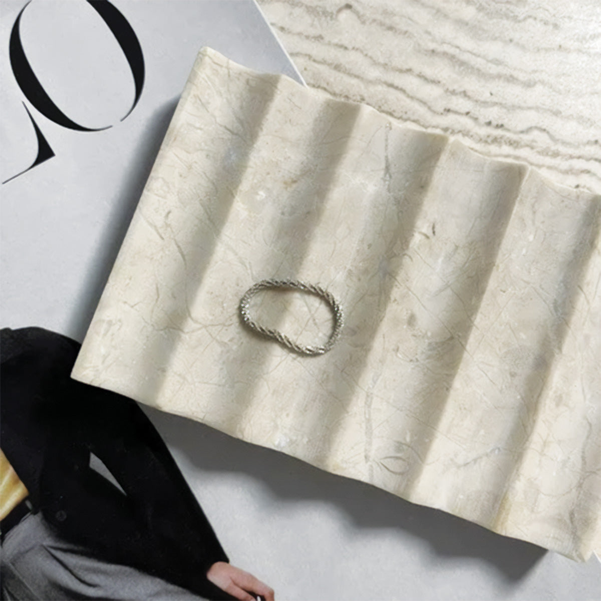 Eleganter Kanalisierter Felsenplatten | Raffiniertes Design aus Naturstein für eine distinguierte Innendekoration