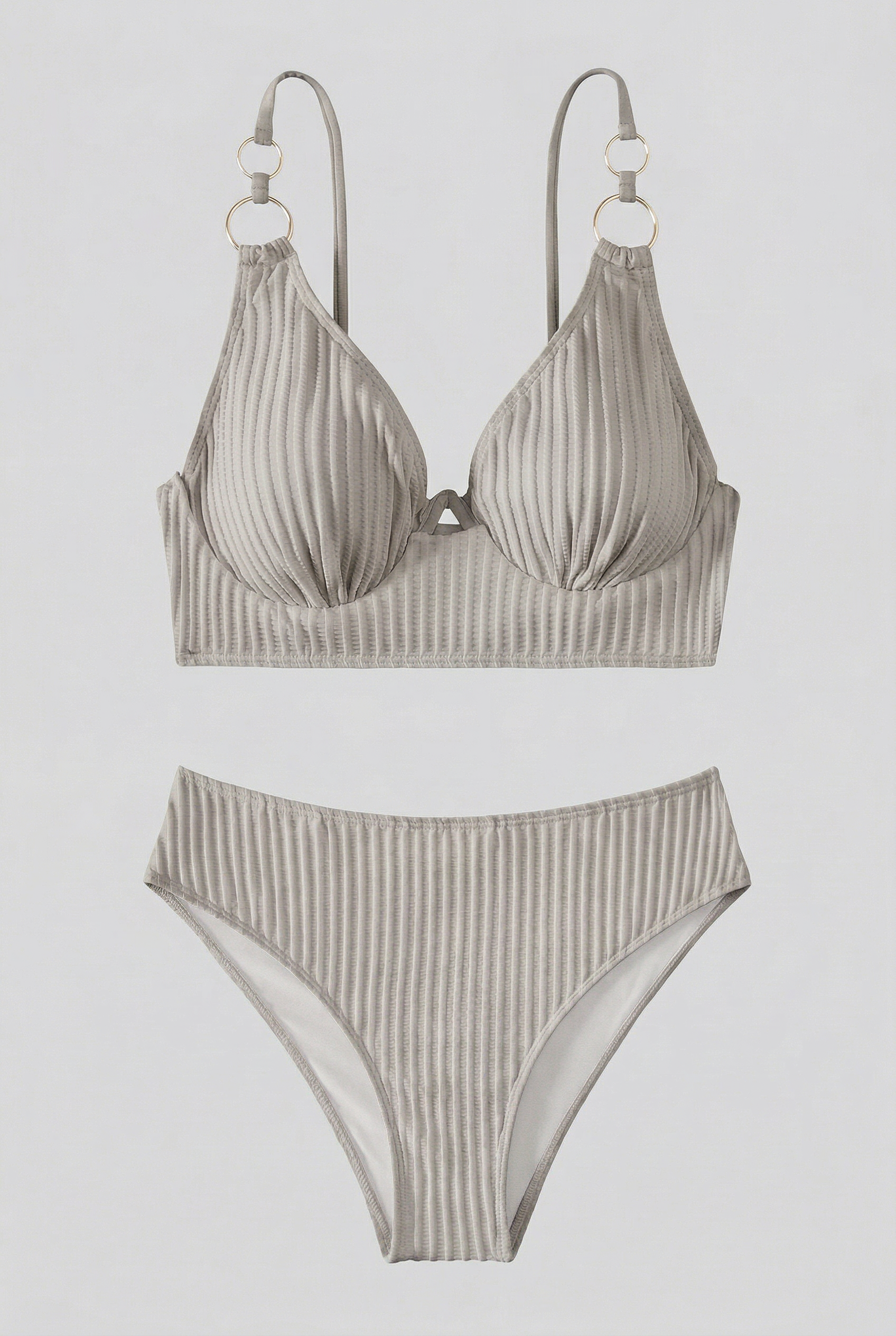 Schmeichelhaftes Bikini-Set mit hohem Bund