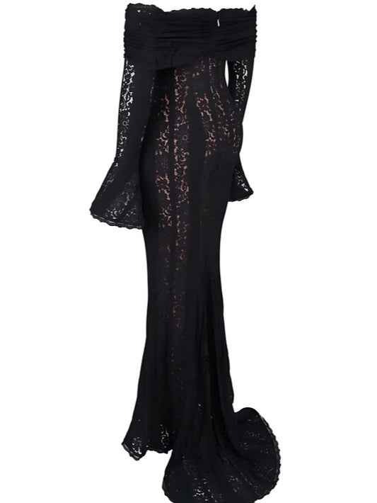 Elegantes Maxikleid aus Spitzen mit freiem Schulterdesign