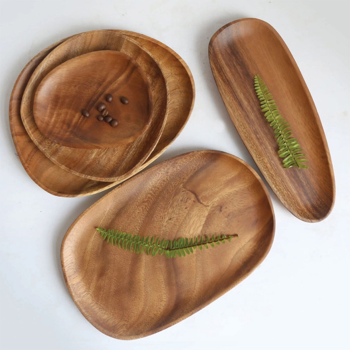 Holztablett-Set aus Nussholz und Akazie - Elegante Holztabletts für stilvollen Service
