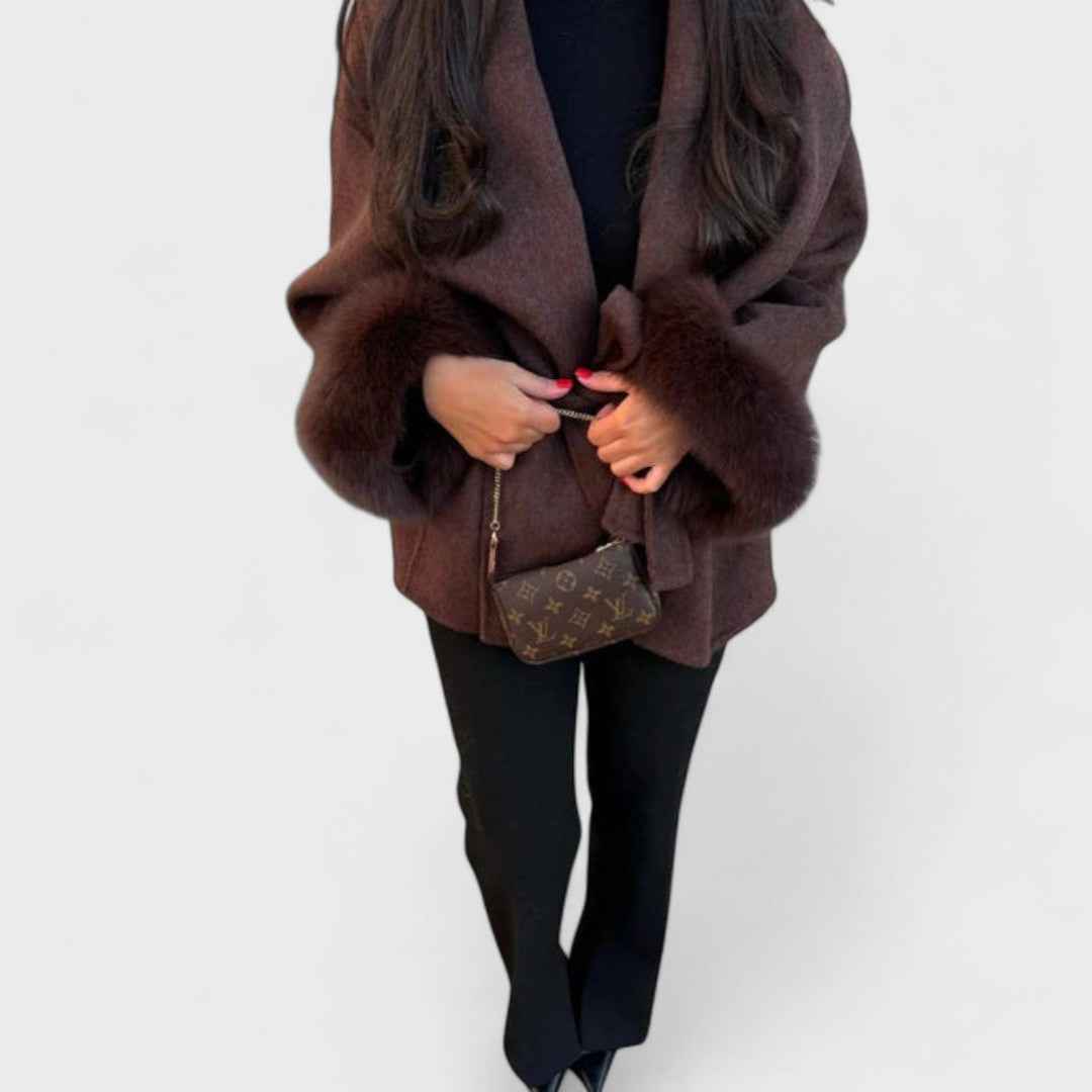 Catriona – Luxuriöser Wollmantel mit plüschigen Kunstfell-Details