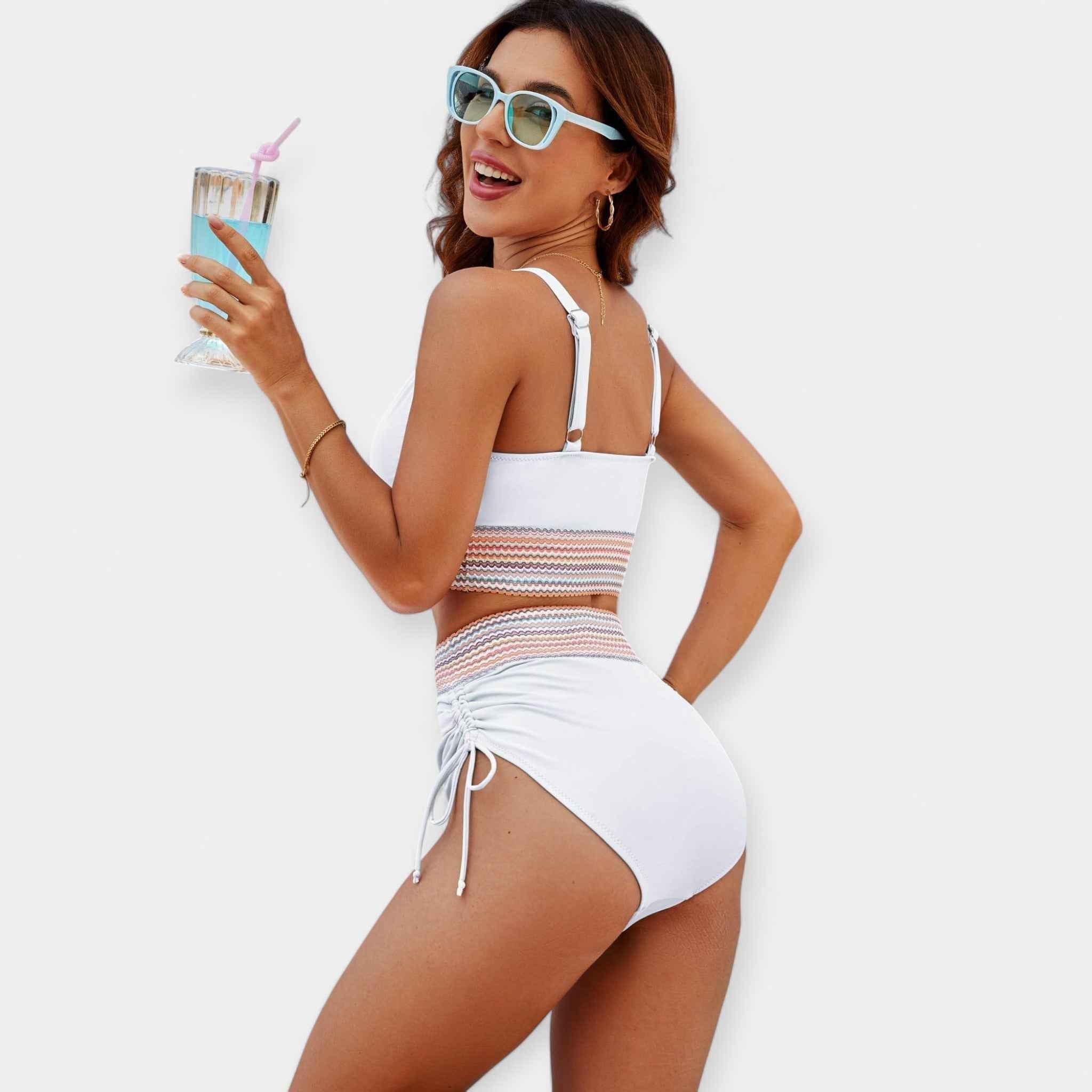 Hochtaillierter Bikini mit Polsterung