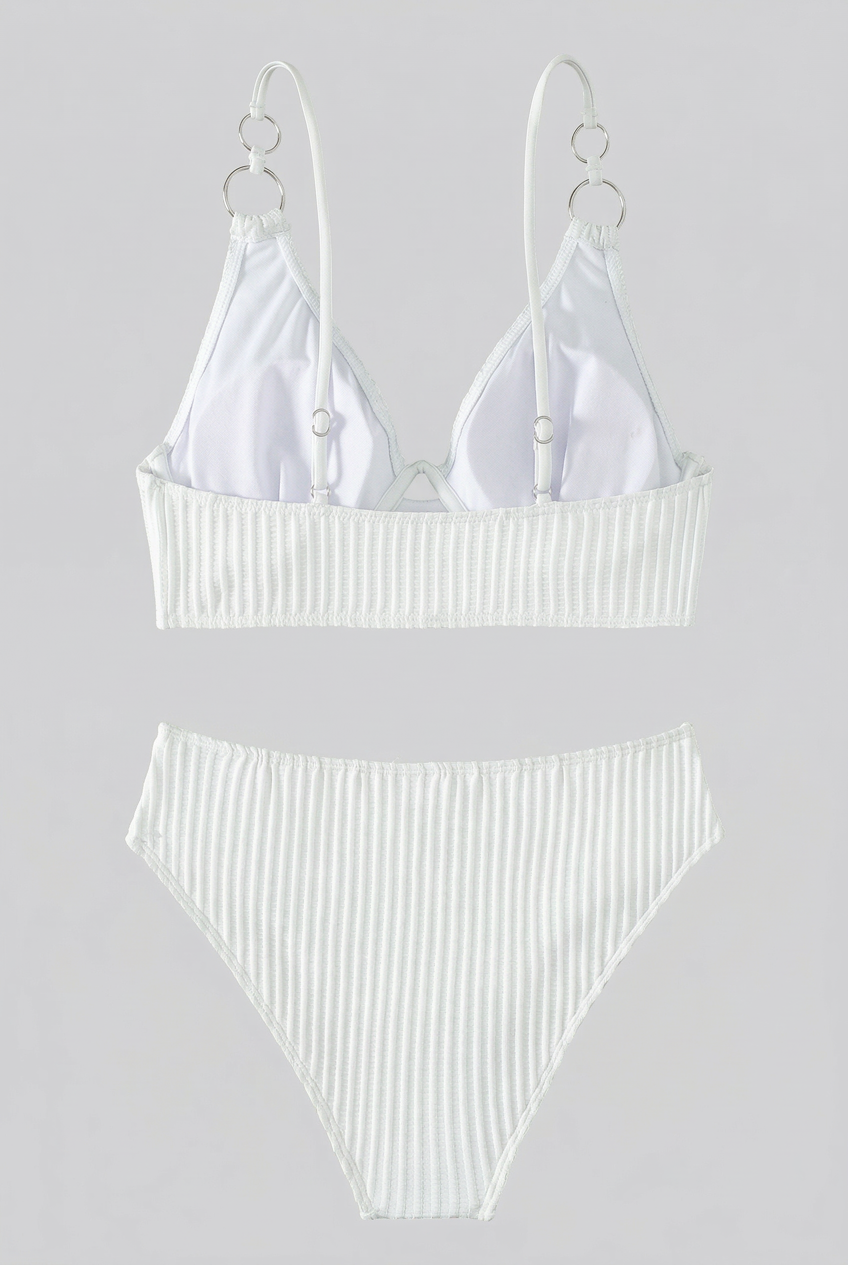 Schmeichelhaftes Bikini-Set mit hohem Bund