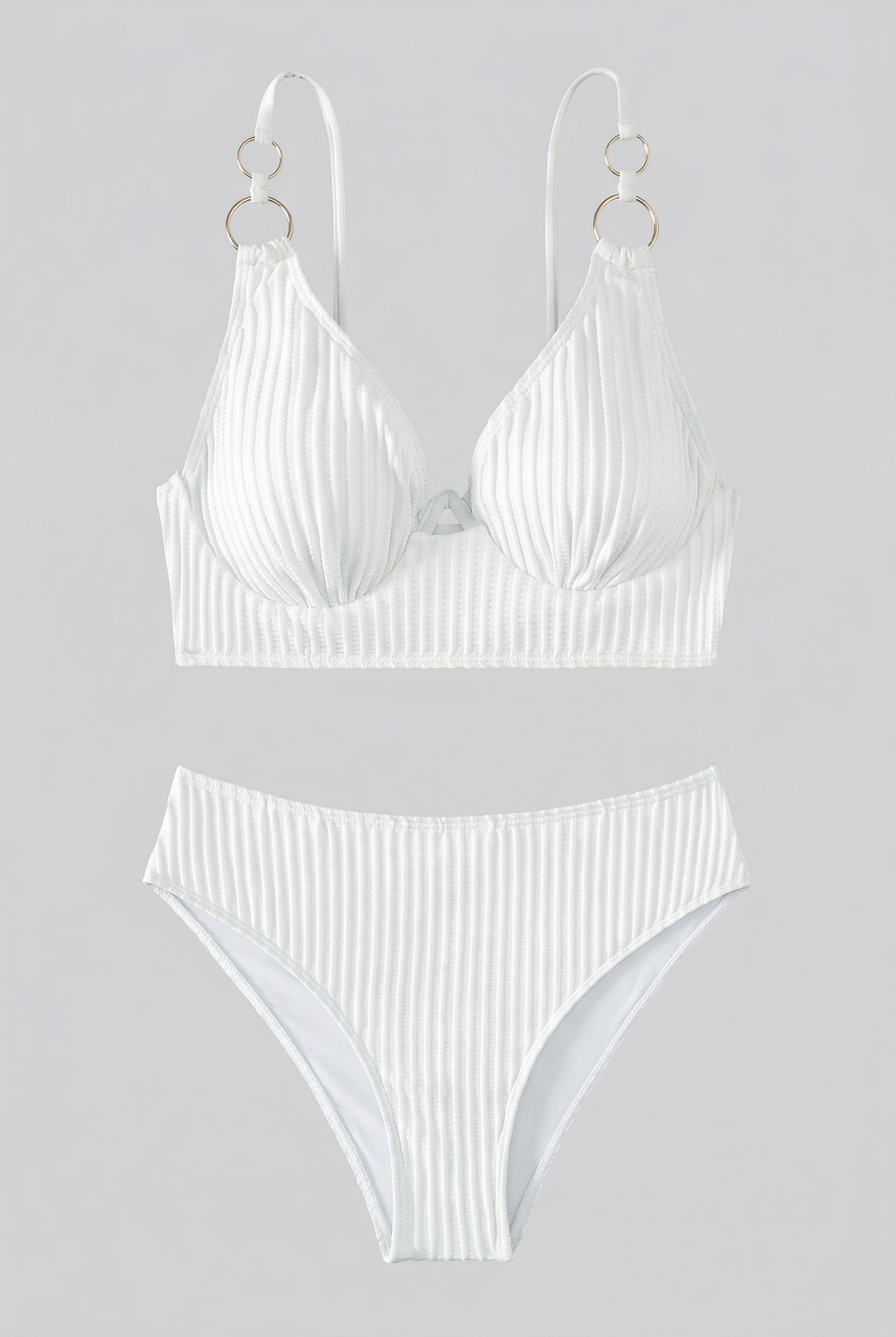 Schmeichelhaftes Bikini-Set mit hohem Bund