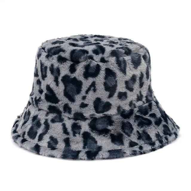 Jasmine – Stilvoller Winter-Bucket-Hut aus Kunstpelz mit Cow-Leopard-Muster