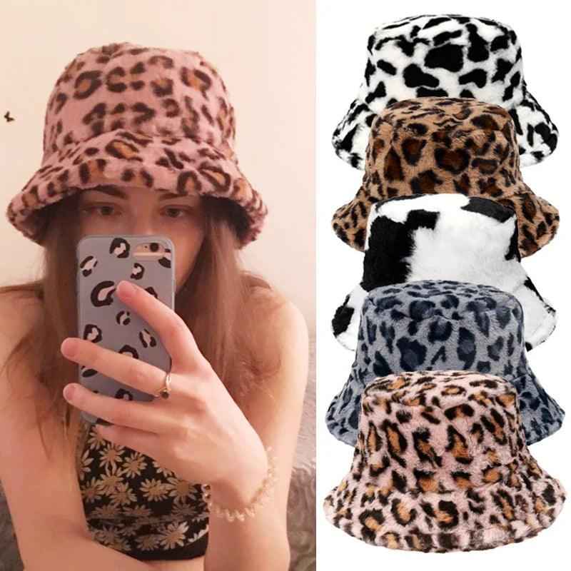 Jasmine – Stilvoller Winter-Bucket-Hut aus Kunstpelz mit Cow-Leopard-Muster