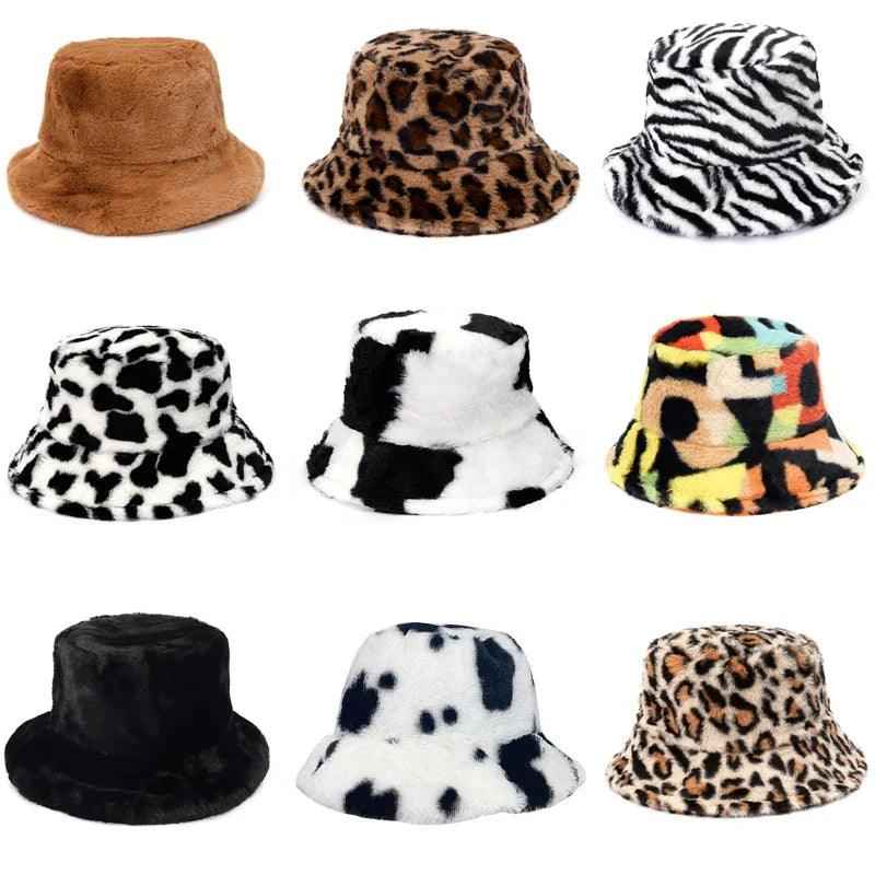 Jasmine – Stilvoller Winter-Bucket-Hut aus Kunstpelz mit Cow-Leopard-Muster