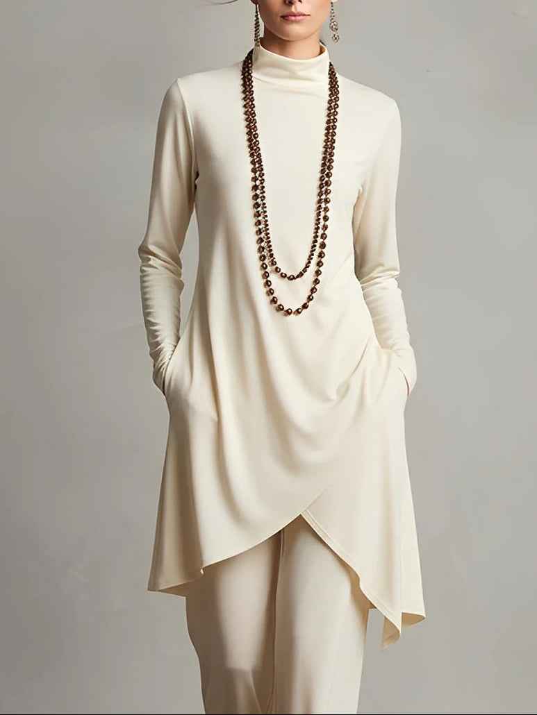 Schickes Top mit hohem Kragen und Hose-Set mit asymmetrischem Saum