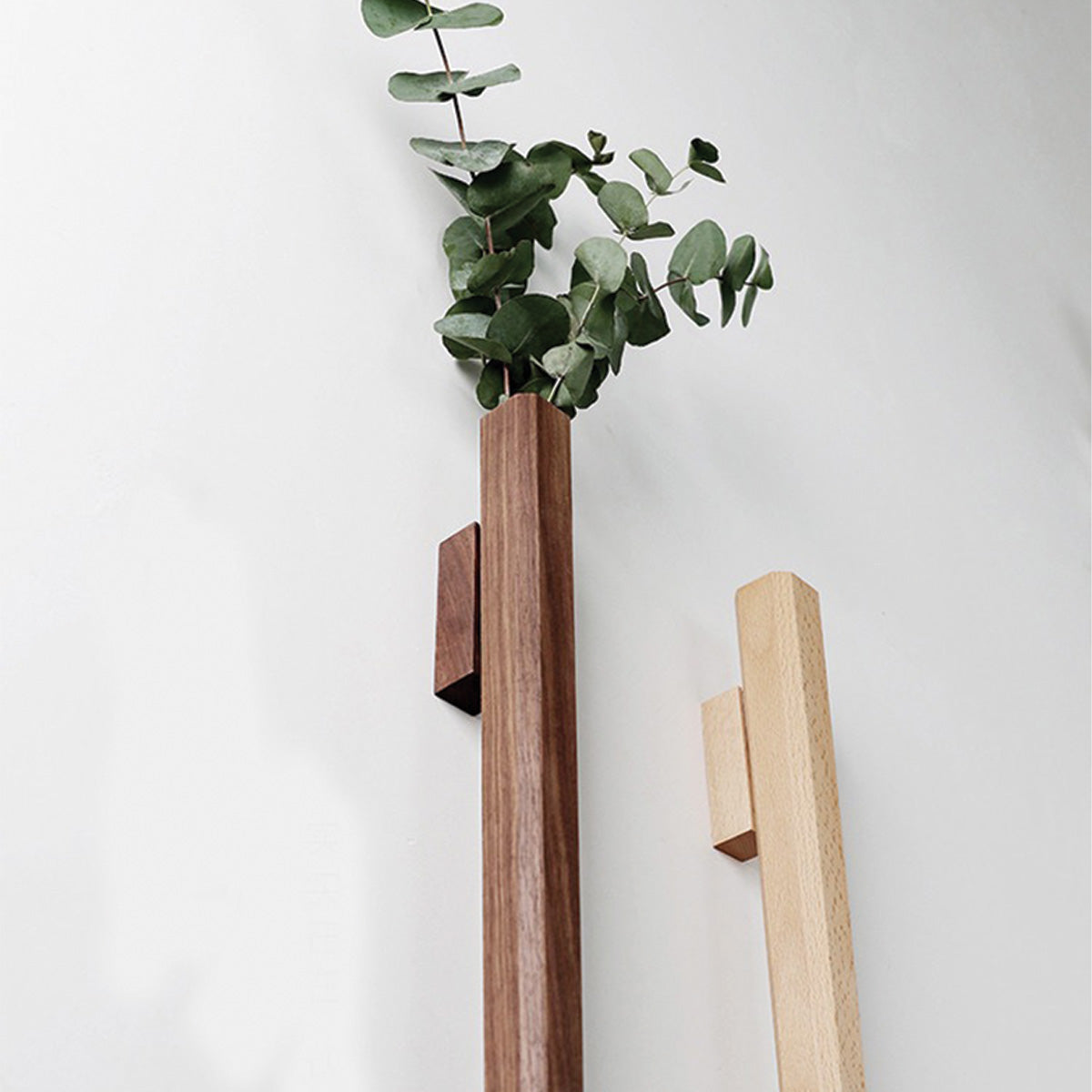 Wandvasen in Blumenflötenform für elegante und anspruchsvolle Blumendekoration