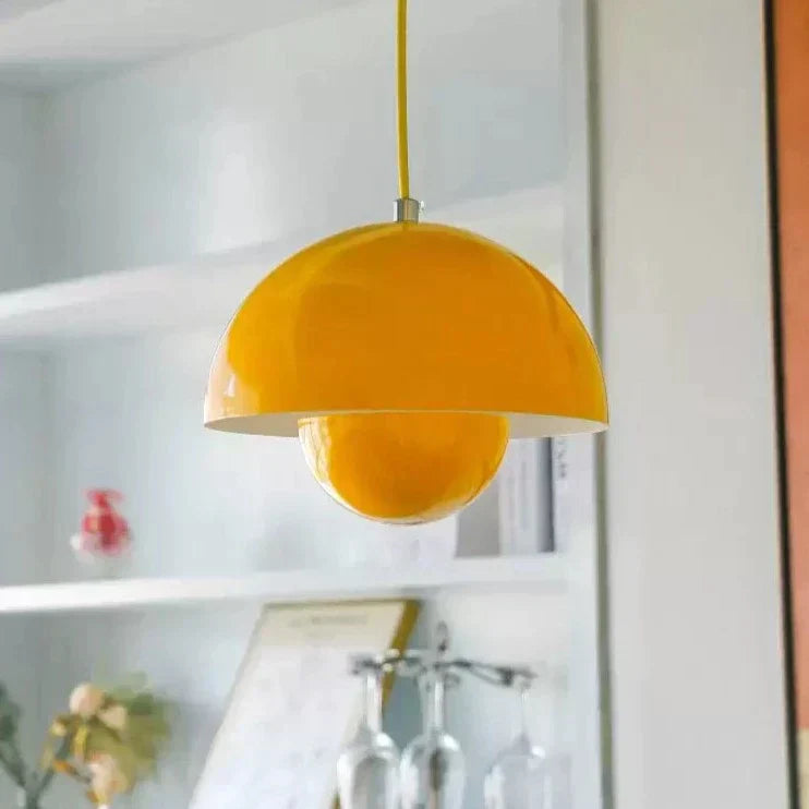 Elegante Deckenlampe - Natürliche Beleuchtung für einen raffinierten Innenraum