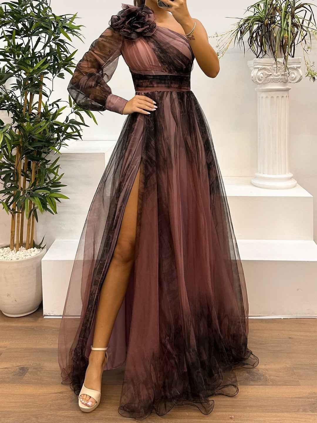 Maxi-Einkleid mit einseitigem Schulterdesign aus Strickware und abstraktem Farbabstufungsmuster