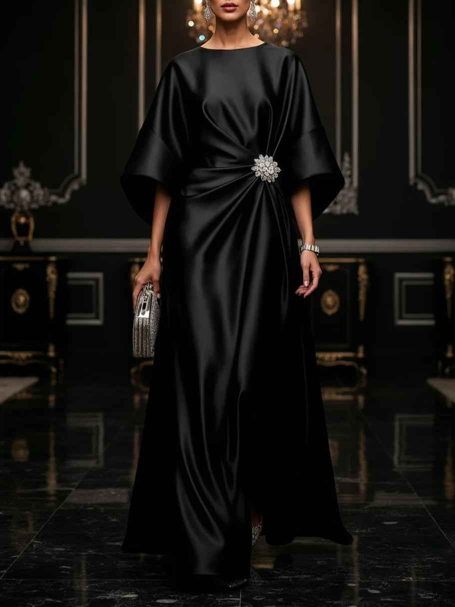 Elegantes schwarzes Satin-Maxikleid für einen atemberaubenden Abend