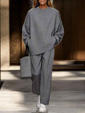 Top grigio accogliente e pantaloni a gamba larga – set di due pezzi per un comfort casual senza sforzo