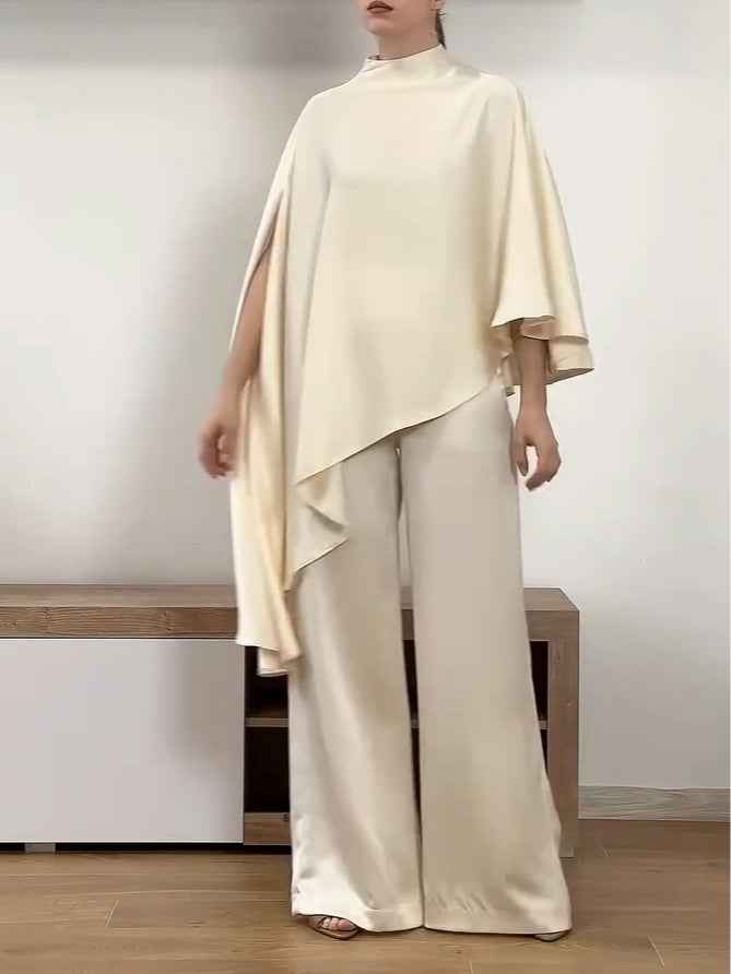 Milch-Aprikose Satin-Set: Asymmetrisches Cape-Top mit einer weitbeinigen Hose