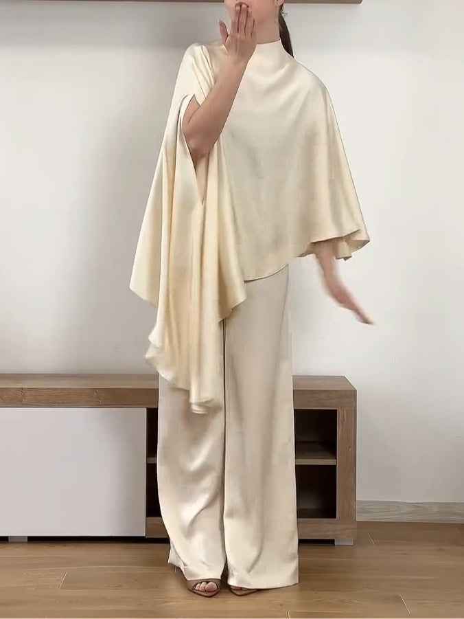 Milch-Aprikose Satin-Set: Asymmetrisches Cape-Top mit einer weitbeinigen Hose