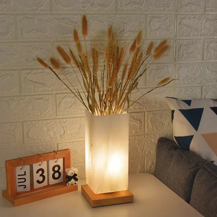 Elegante Glaslampe mit stilvollem Design und warmem Ambiente-Licht