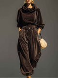 Vintage brauner Samt-Hoodie und Relaxed-Fit-Hose-Set mit Gürtel
