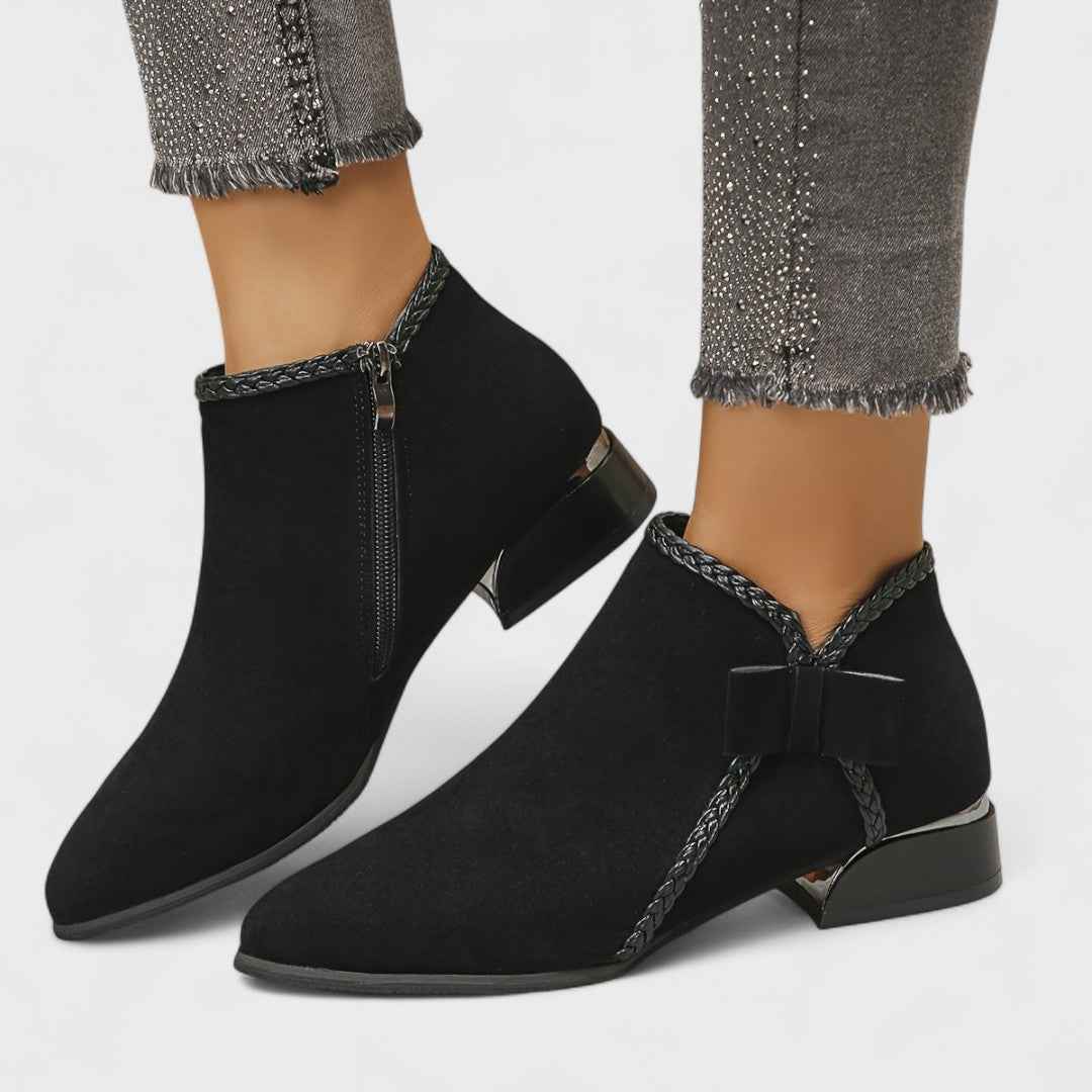 Stilvolle moderne gestrickte Stiefel für täglich Eleganz