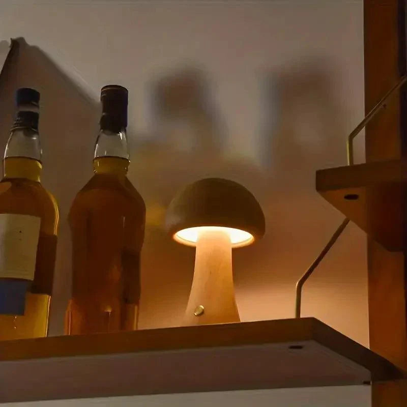 Kabellose Tischlampe Mushglow in Pilzform – Holz und Schaumstoff, Dimmfunktion, wiederaufladbar via USB