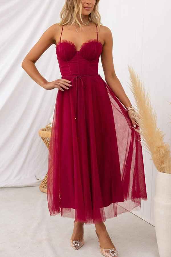 Elegantes Maxikleid aus Chiffon mit Trägern für eine moderne Prinzessinnenparty