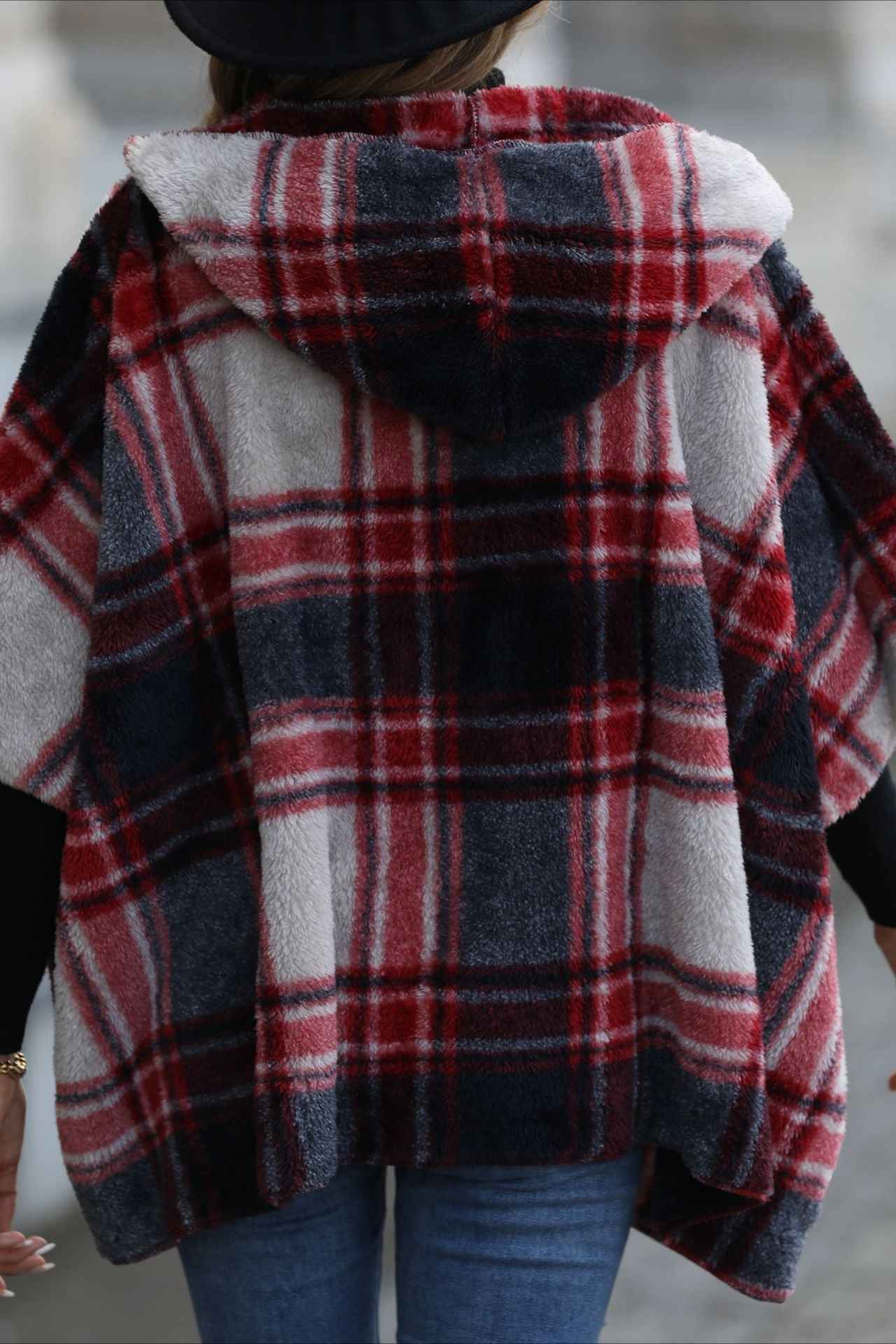 Kurzjacke aus gestricktem Futter mit Kapuze und Vichy-Muster