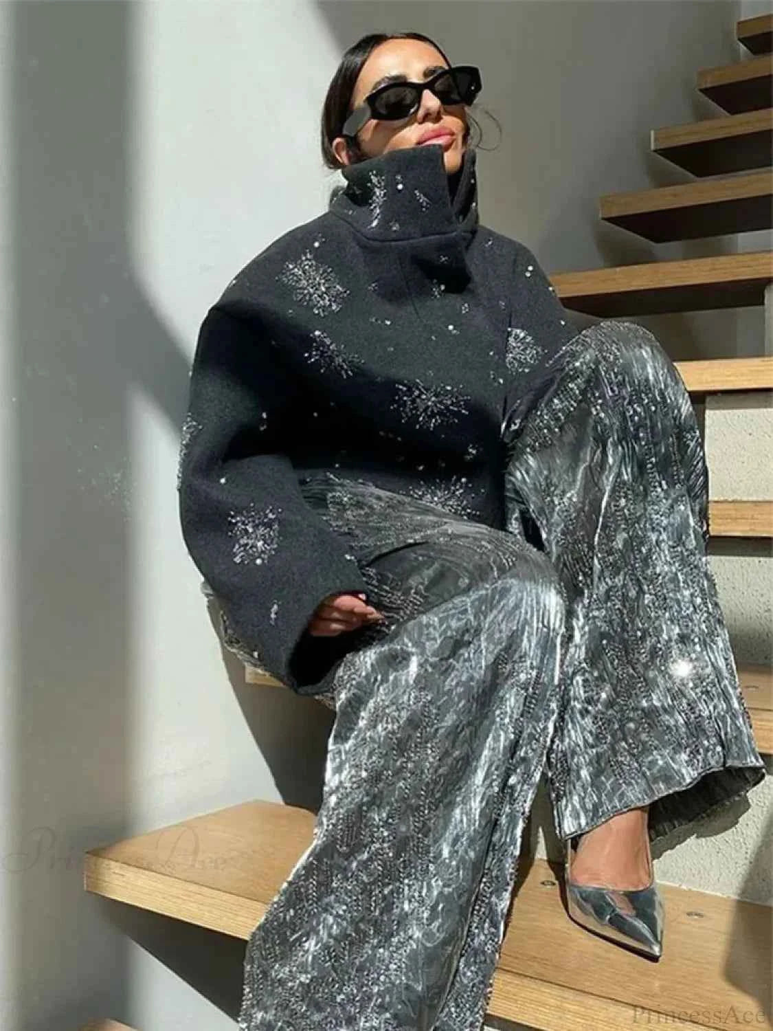 Lässiger Mantel mit hohem Kragen, verziert mit Perlen und Pailletten mit Blumen