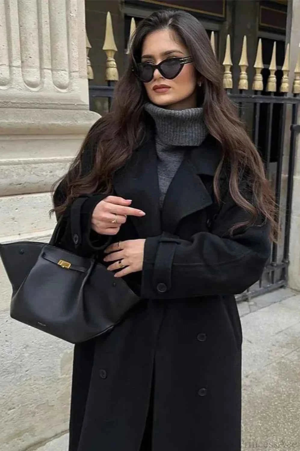 Lässige schwarze Steppjacke mit doppeltem Knopfverschluss und weitem Revers