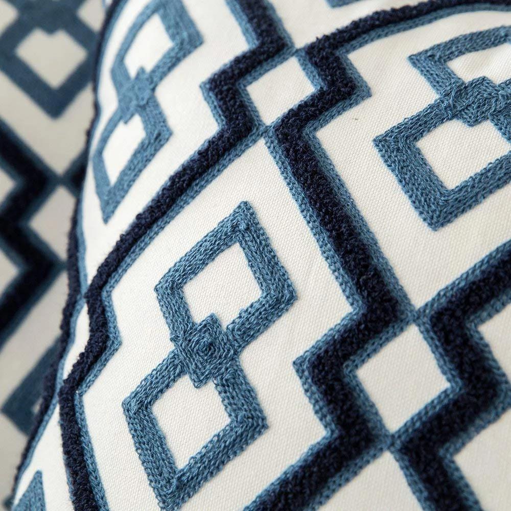 Auralithe - Luxus Blaues Besticktes Kissen mit Elegantem Ornamentdesign