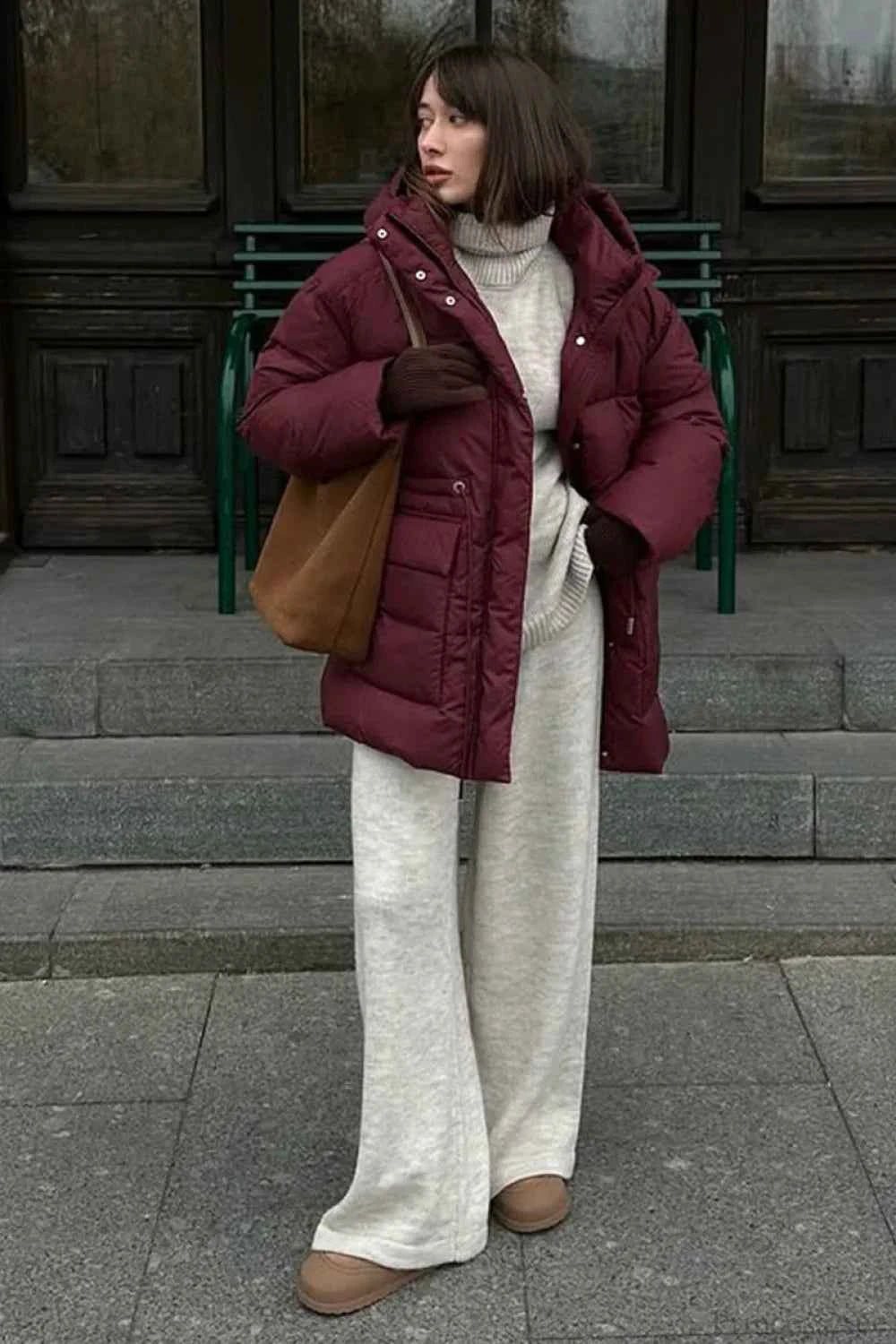 Baumwollmantel mit Kapuze, Gürtel und Reißverschluss in Bordeaux