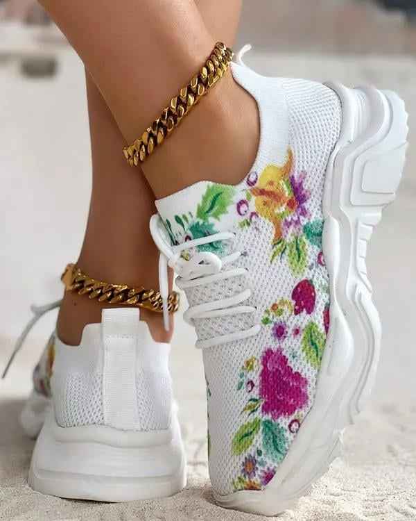 Atmungsaktive Sneaker mit Schnürung und frischem Blumenmuster für ganztägigen Tragekomfort