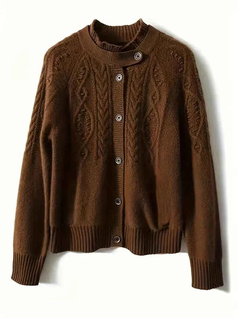 Schicker brauner Kabelstrick-Cardigan mit dekorativen Knöpfen