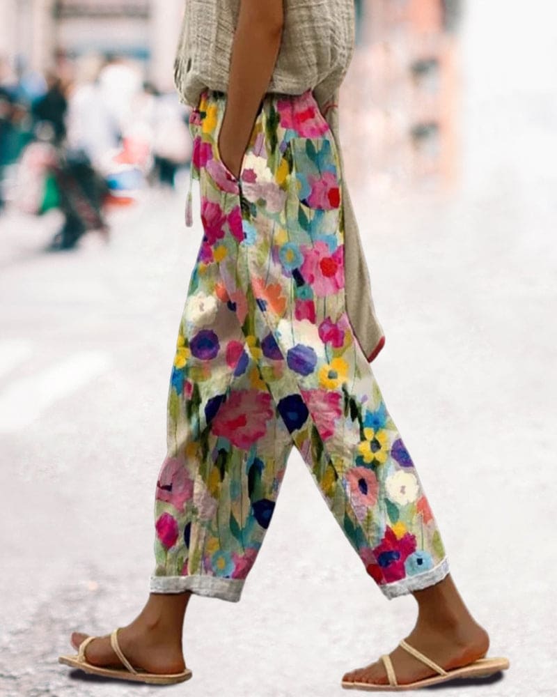 Carlijn | Lebendige Blumenprint-Hose mit bequemen Taschen für einen fröhlichen Look
