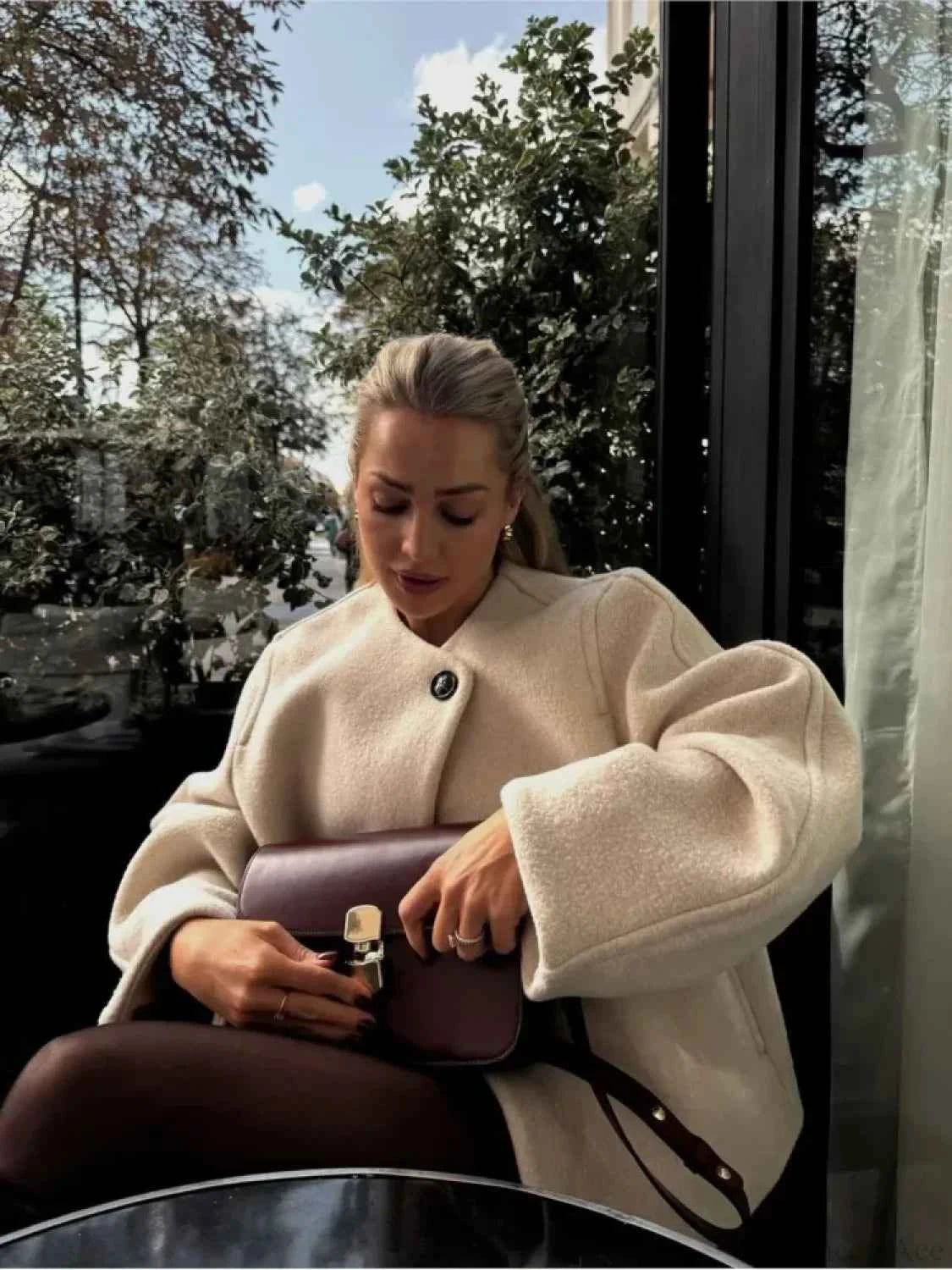 Eleganter lässiger Wollmantel mit Rundkragen und lockerer Passform