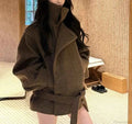 Cappotto leggero in lana con allacciatura e elegante collo alto